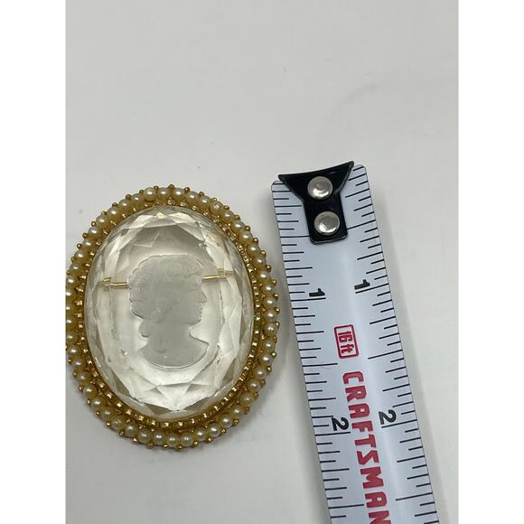 Vintage Micro Pearl & Lucite Etched Clear Cameo Gold Brooch - Picture 9 of 10